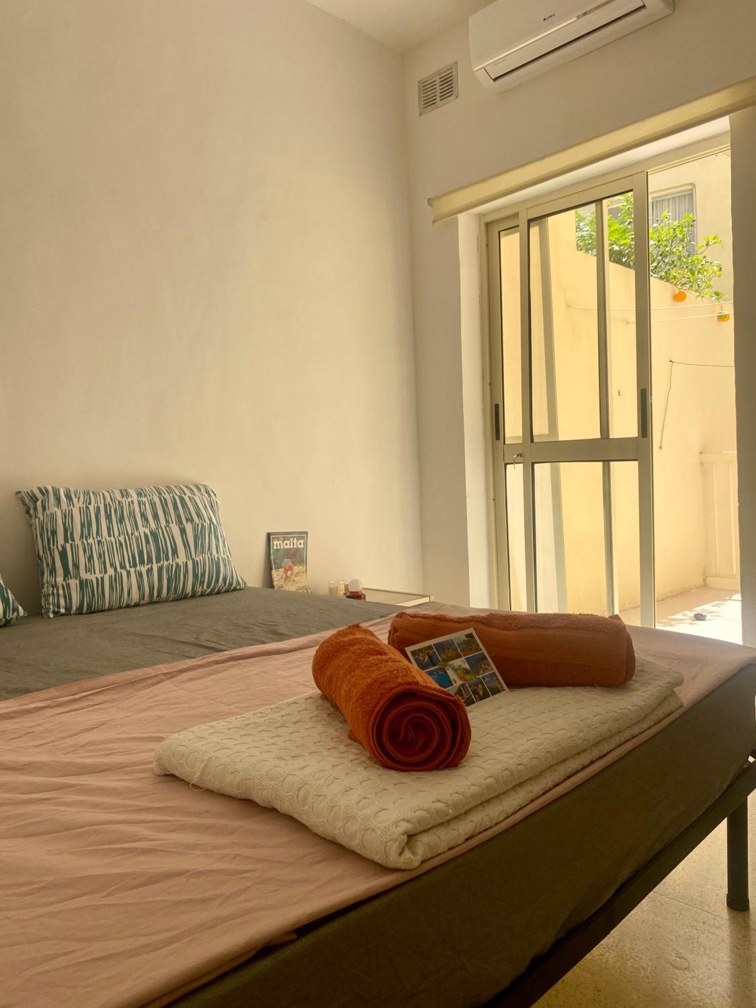 Lovely Room, In Shared House Perfect Location Homestay Is-Swieqi